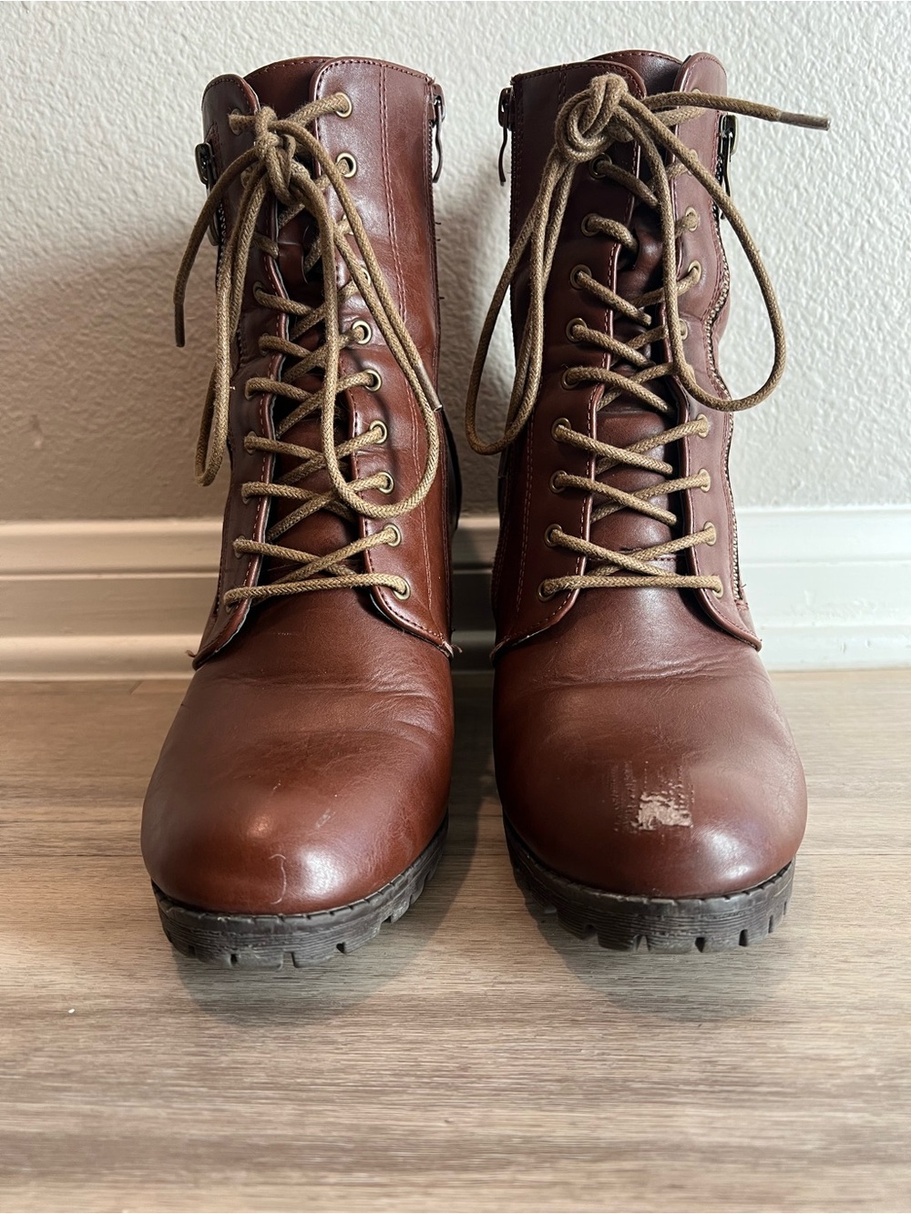 Women’s Lace-Up Leather Ankle Boots - Brown